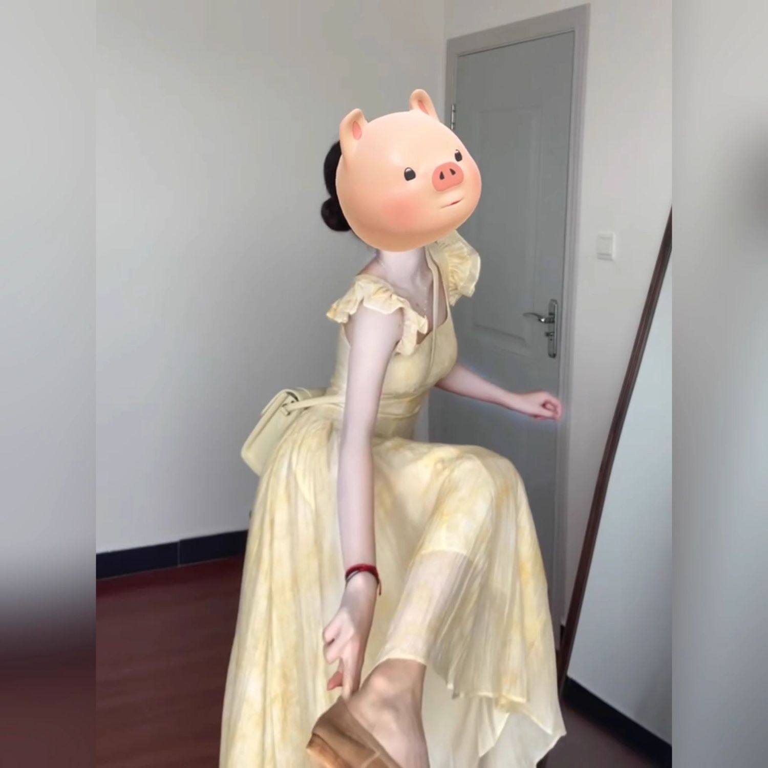 茶歇法式黄色碎花小飞袖连衣裙茶里茶气小裙子超好看独特漂亮长裙