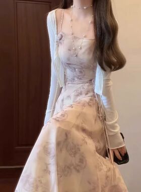 秋季女装新款法式温柔系穿搭显瘦碎花吊带连衣裙配防晒开衫两件套