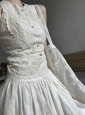 超重工刺绣连衣裙女夏季新款法式收腰别致设计感气质无袖背心长裙