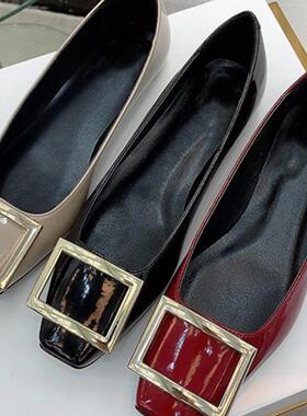 2025春新款方头单鞋女百搭方扣浅口真皮低跟酒红色平底四季通勤