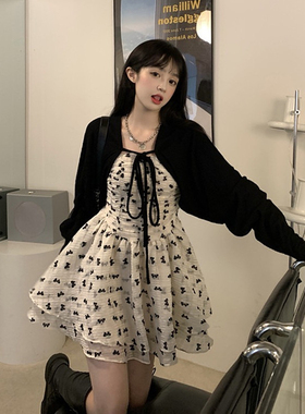 早秋吊带碎花连衣裙2024新款学生女开衫外套春季小众辣妹纯欲裙子