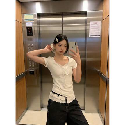 设计感v领蕾丝花边短袖t恤女新款温柔风纯欲系带修身百搭上衣