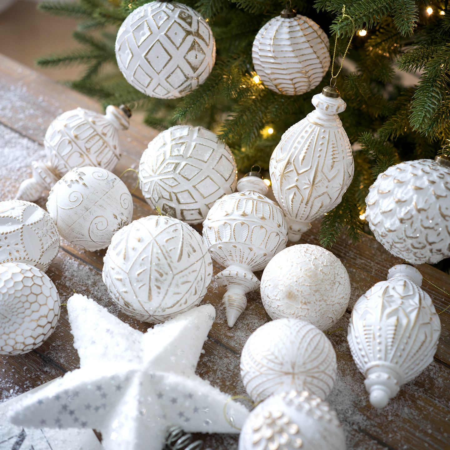 RLRTi塑料异形挂件白金色圣诞球