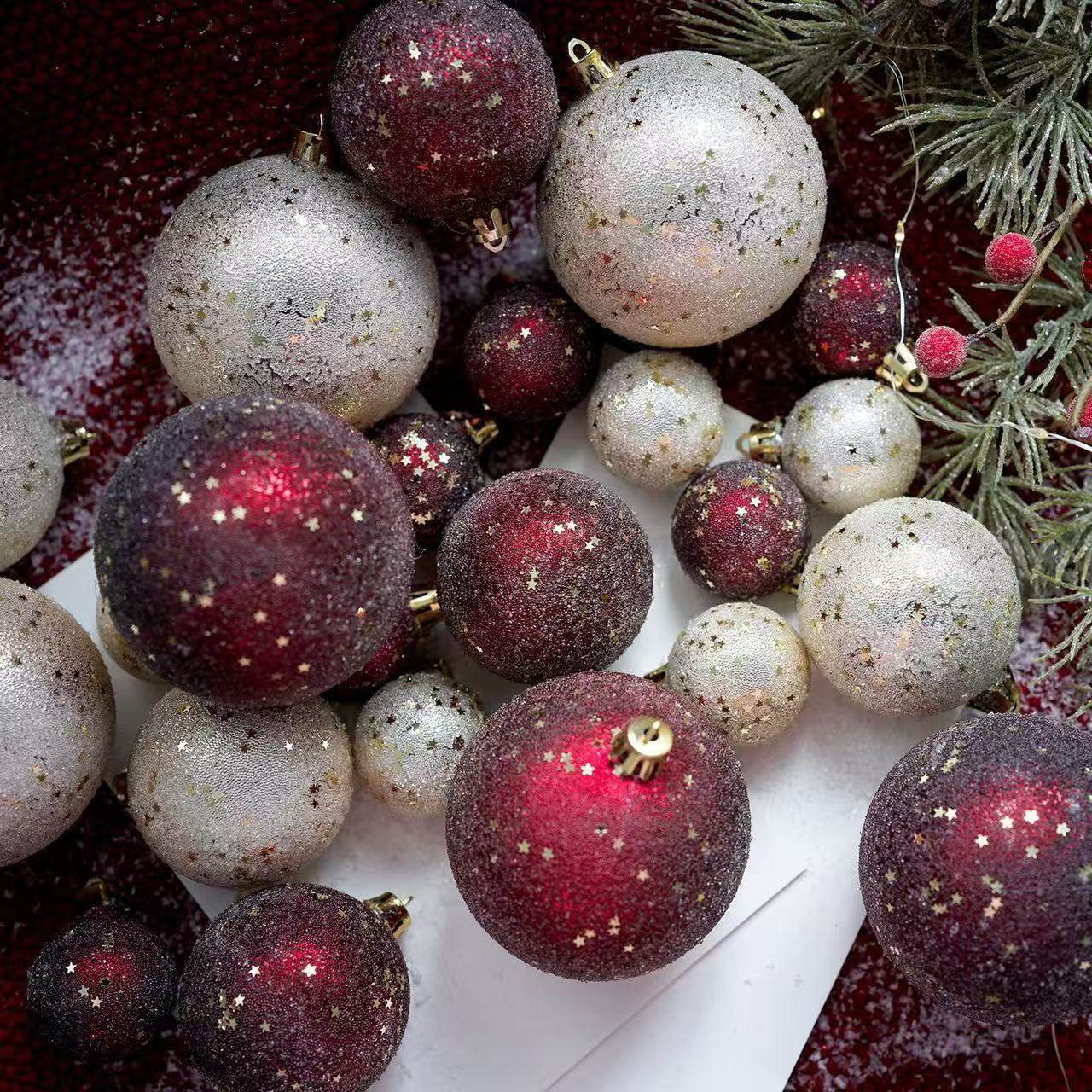 圣诞树装饰挂件 圣诞球4cm6cm8cm红白盒装组合套餐圣诞节布置道具,节庆用品/礼品,圣诞装饰品,淘宝优惠券,粉丝福利购,淘宝优惠卷