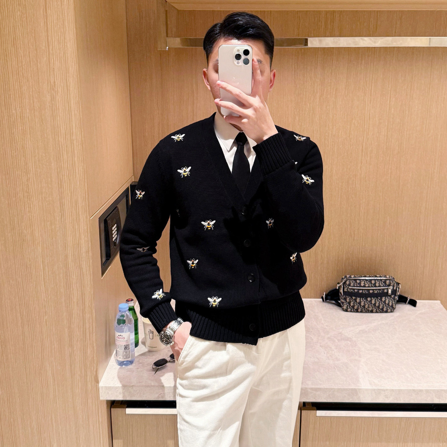 英伦商务男装修身毛衣外套男冬季新款轻奢小蜜蜂刺绣开衫针织衫男