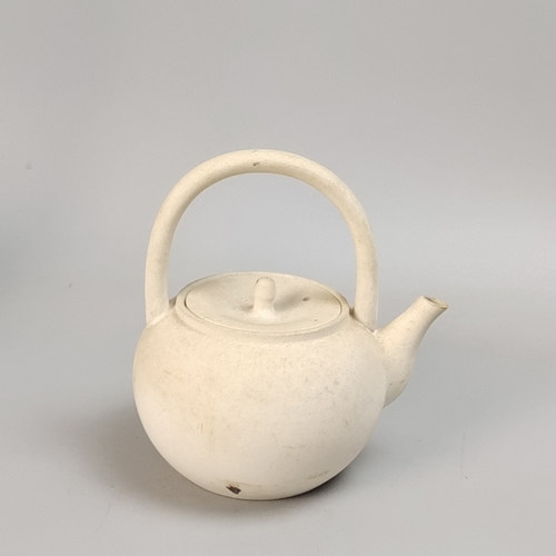 日本白泥茶吊提梁壶。未使用品。