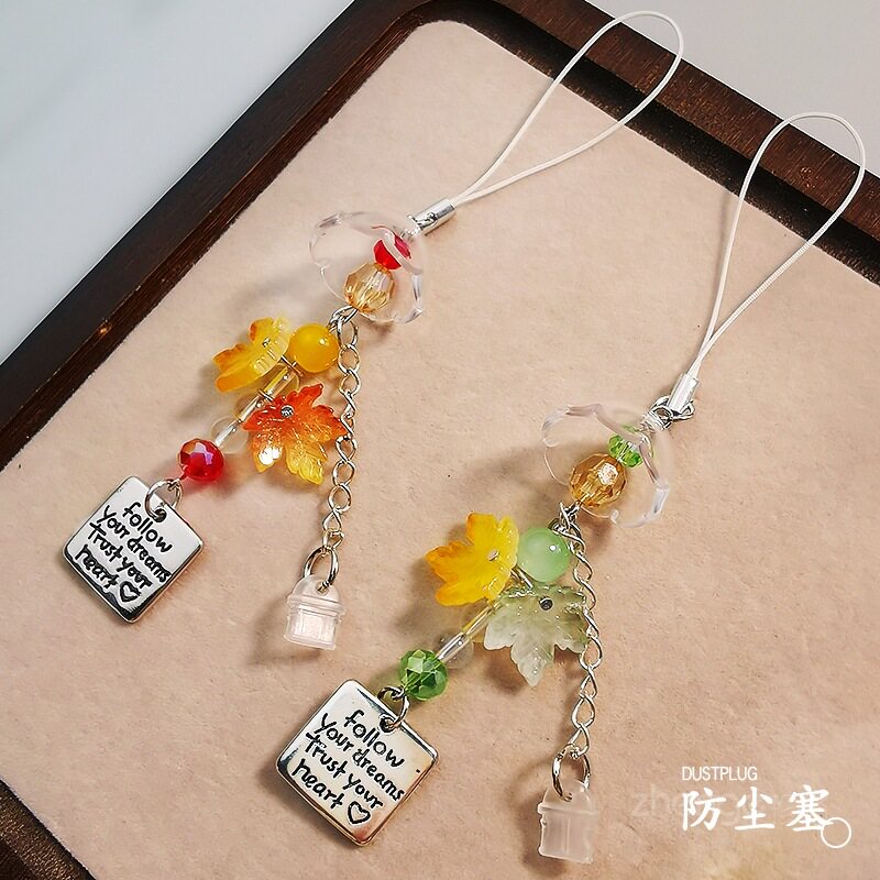 枫叶手机防尘塞风铃挂件小吊绳防丢饰品适用于苹果18promax安卓type-c充电口耳机孔防尘防水防脏壳配件女新款