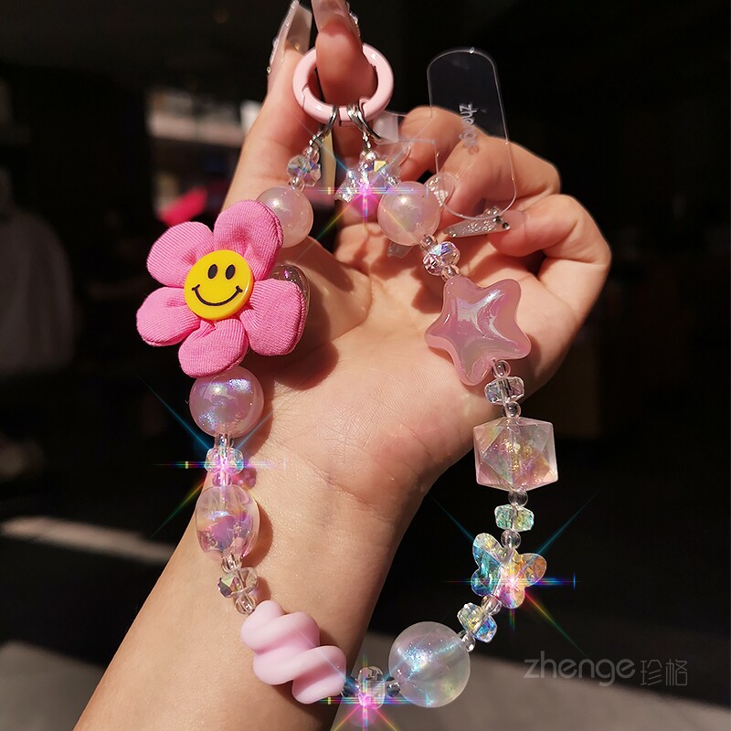 花朵爱心手机链串珠挂件ins女手腕超好看水晶吊坠饰品小众精致高级感户外旅游行防丢套壳相机手机挂绳子新款