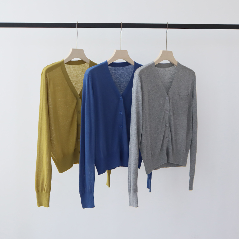 天爽亚麻V领单口袋长袖针织开衫