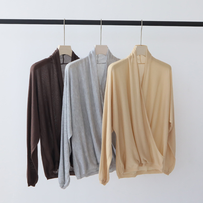 设计感交叠V领气质减龄显瘦上衣