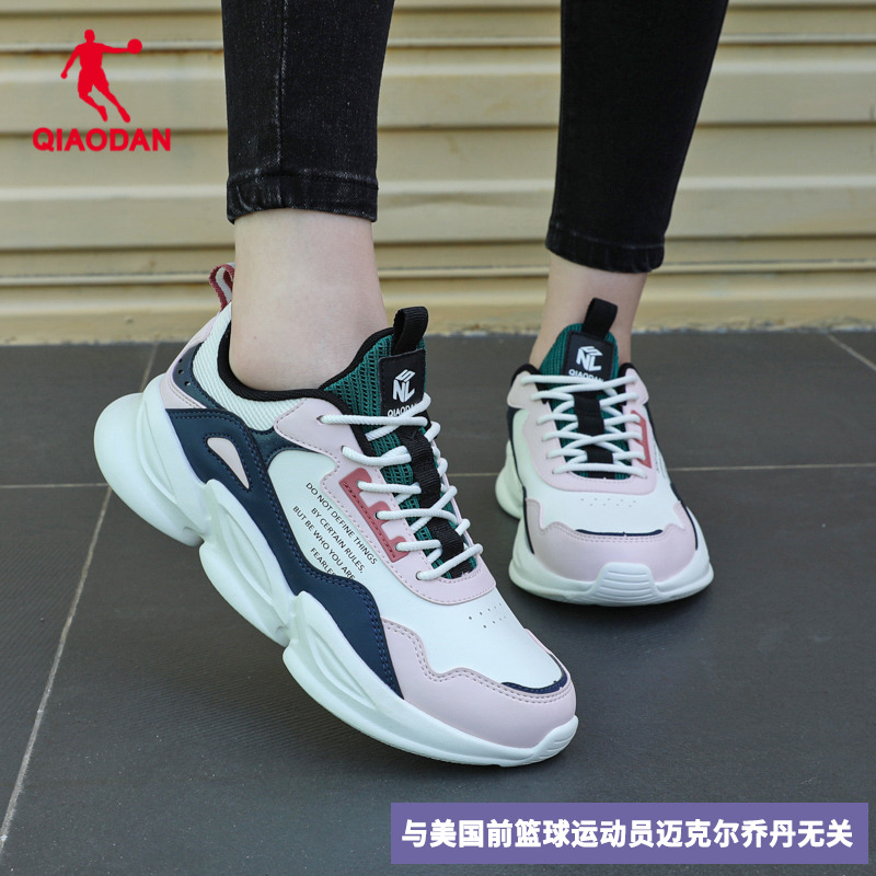 中国乔丹皮面防水保暖女鞋休闲鞋