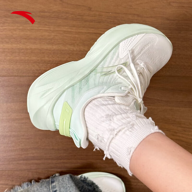 安踏女士跑步鞋运动鞋女毒刺6