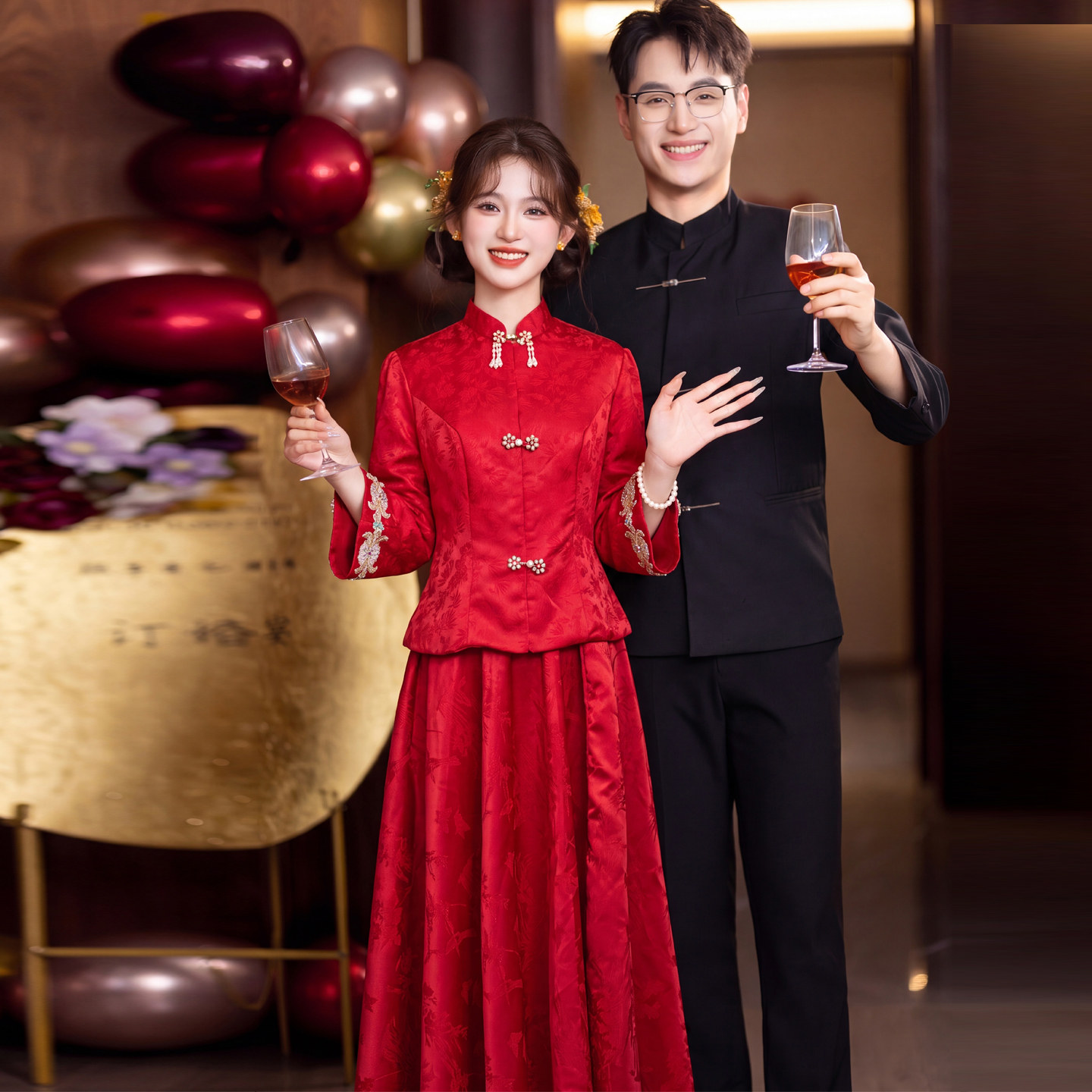 新中式红色旗袍女订婚结婚礼服外嫁女集体回娘家抗标旗迎老爷服装