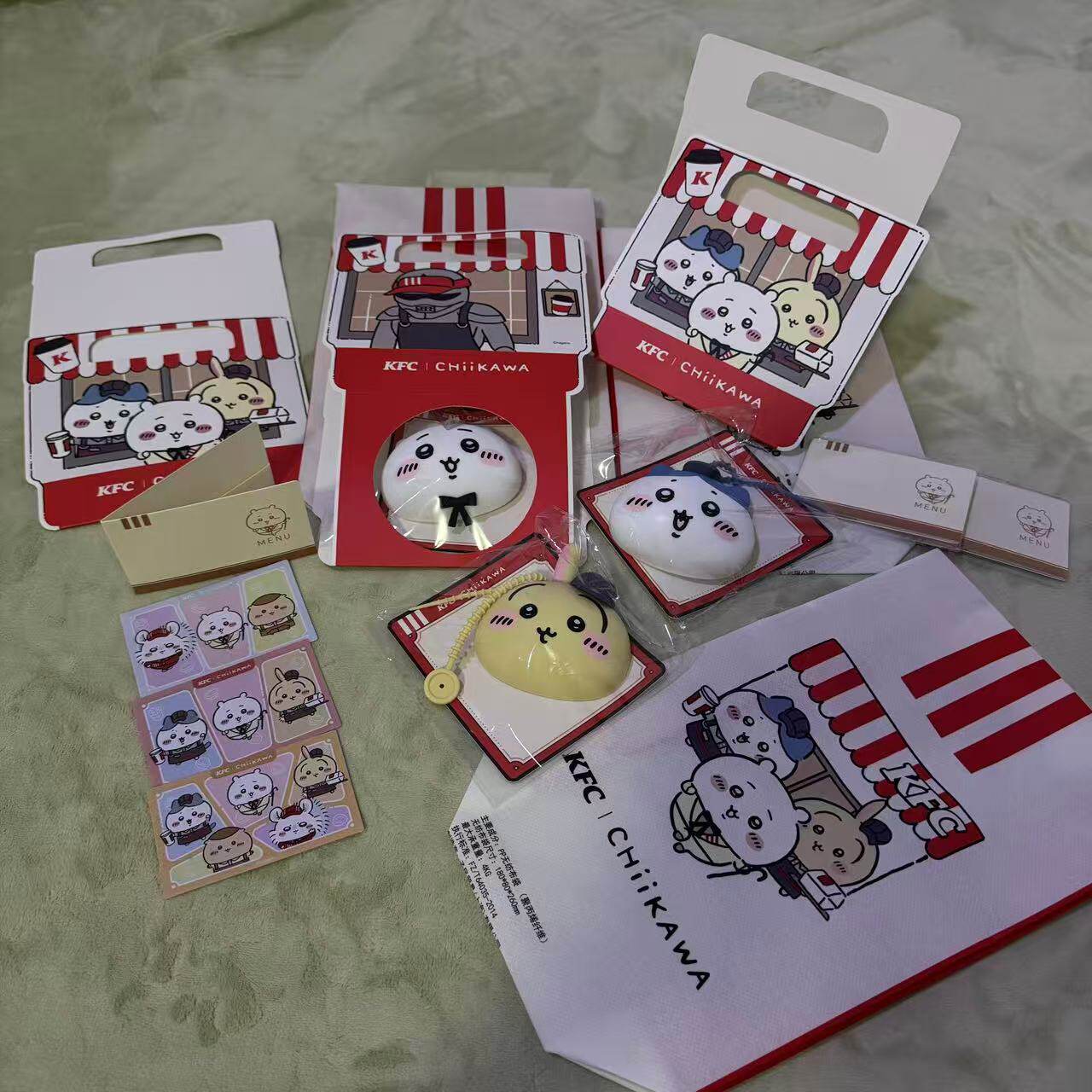 肯德基chiikawa硅胶挂件周边KFC吉伊卡哇乌萨奇可爱小八包包卡贴