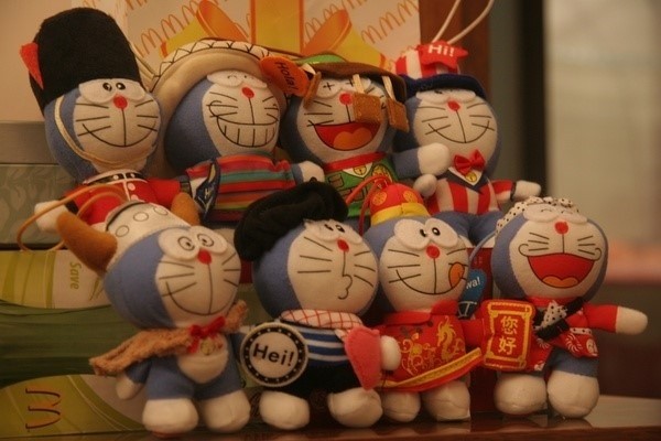 包邮！麦当劳全球欢乐汇哆啦a梦公仔挂件机器猫玩具