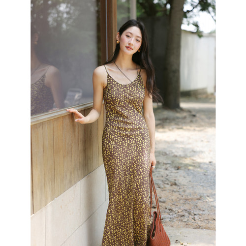 现货lyna凌小姐“小黄花”全真丝吊带连衣裙气质巨好看桑蚕丝长裙