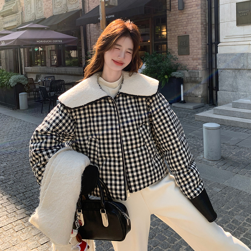 羊羔毛娃娃领格子羽绒服女冬季2025新款今年流行短款超好看独特,女装羽绒服,2C263