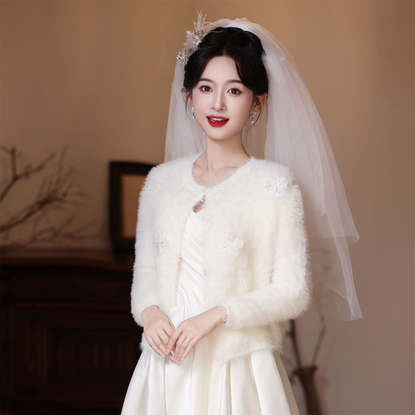 艳莲新白色披肩秋冬季新娘婚礼斗篷搭配新中式旗袍订婚结婚外套女