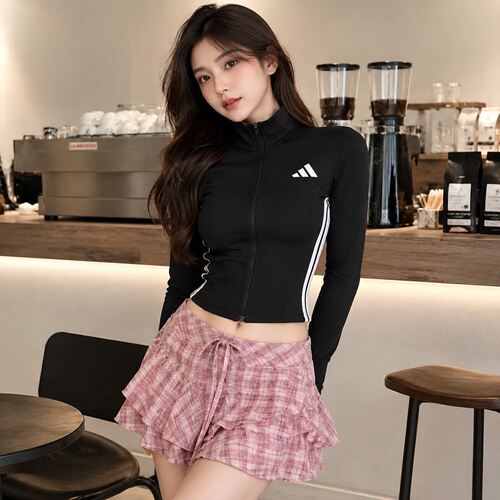 阿迪达斯黑色立领拉链女运动夹克