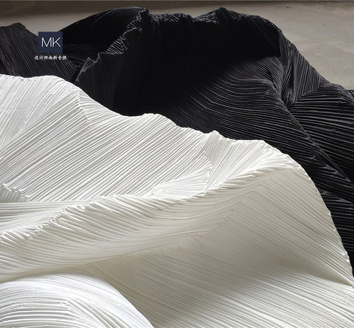 黑白肌理艺术服装硬挺化纤布料