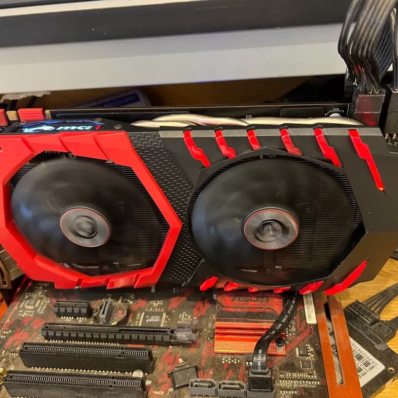 议价微星GTX1070Ti 8G红龙 温控风扇 供电6+8pin