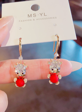 秋冬红色耳坠精致小巧生肖本命年小牛耳环2026新款爆款高级感耳夹