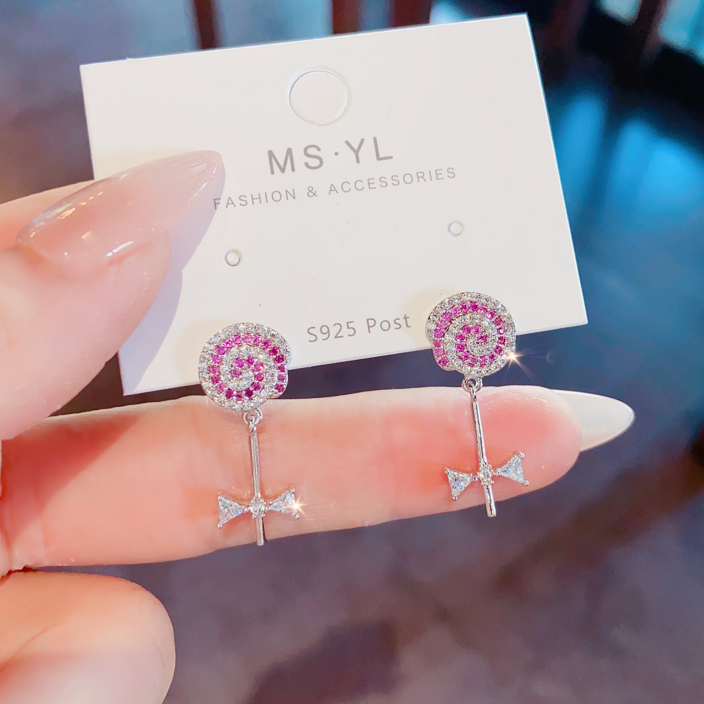 轻奢甜美微镶锆石耳钉2025新款爆款高级感棒棒糖耳环无耳洞耳夹女