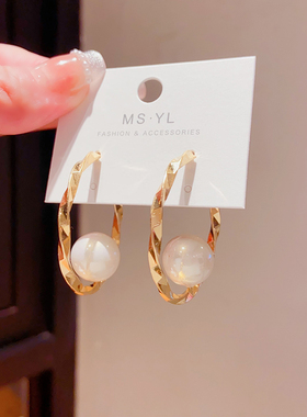 春秋耳钉适合圆脸的耳饰高级感轻奢珍珠圈圈耳环2025年新款爆款女