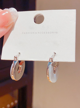 精致小巧耳圈法式白贝母耳环女2024年新款小众设计高级感耳扣耳饰