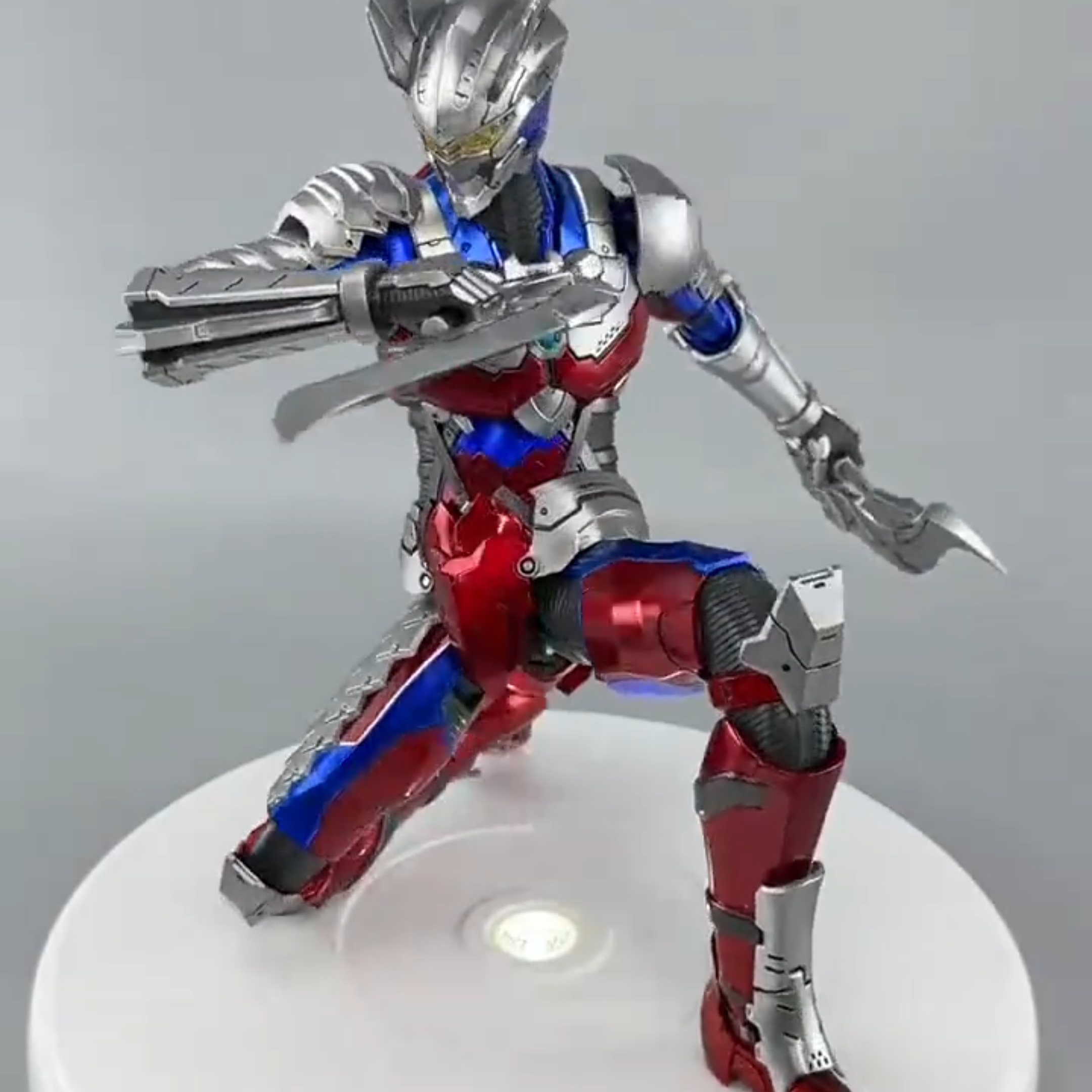 3-6 岁儿童多关节可动终极组装机甲黄金闪耀赛罗玩具