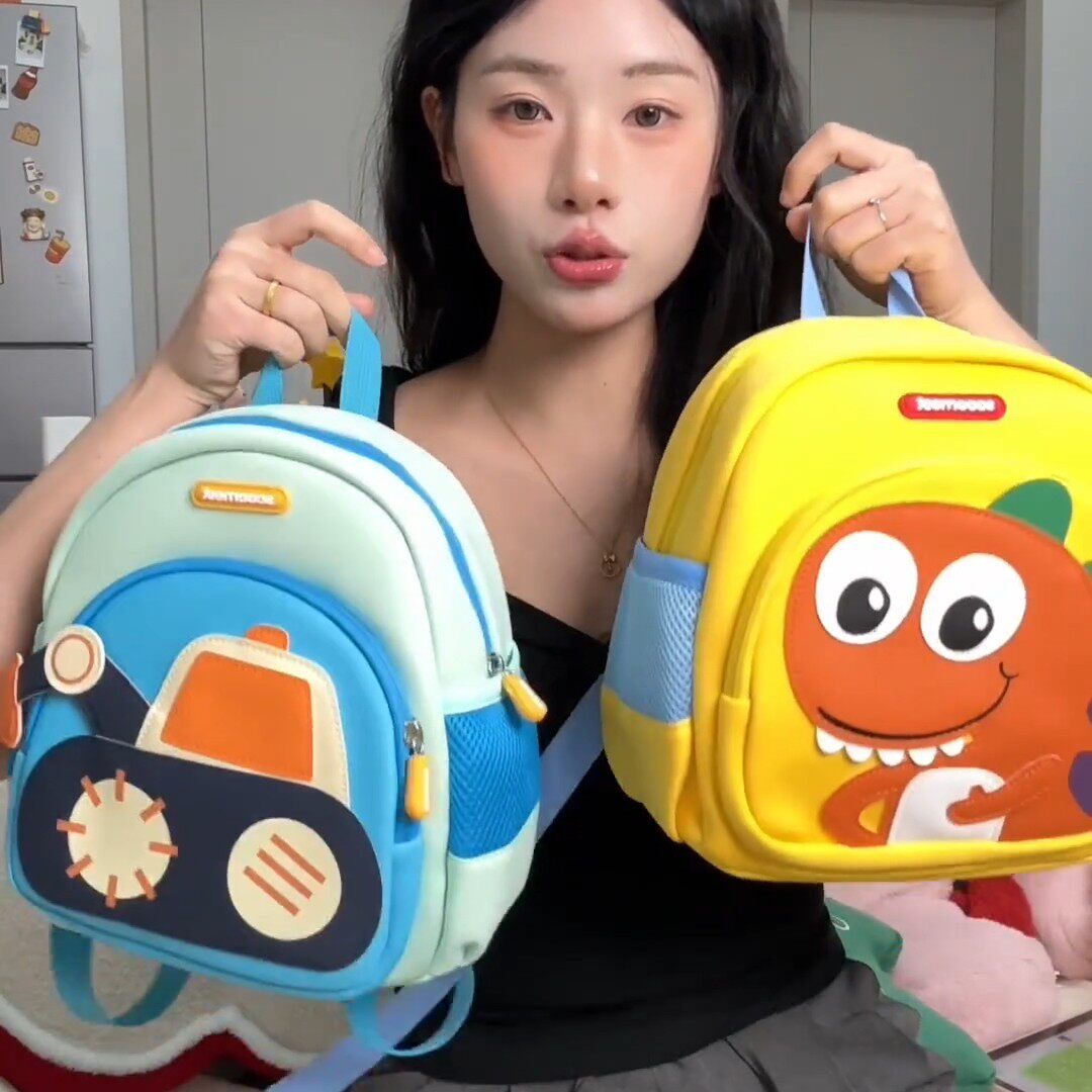 新款幼儿园儿童双肩包男女童防走失背包轻便可爱宝宝小童书包
