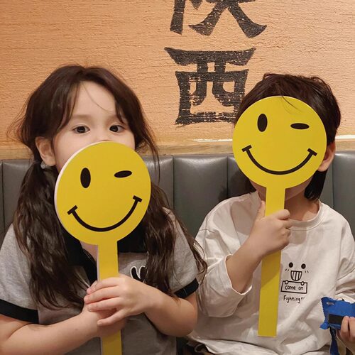 黄色笑脸生日拍照道具手持kt板