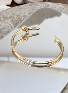 日韩时尚饰品新开热销指e品线条双层扭线打结款金手镯首饰套装