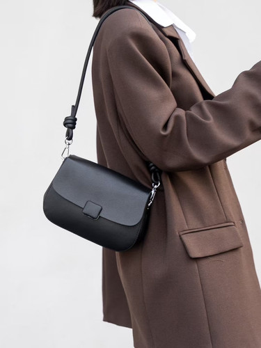 商场真牛皮马鞍包女2025冬新款