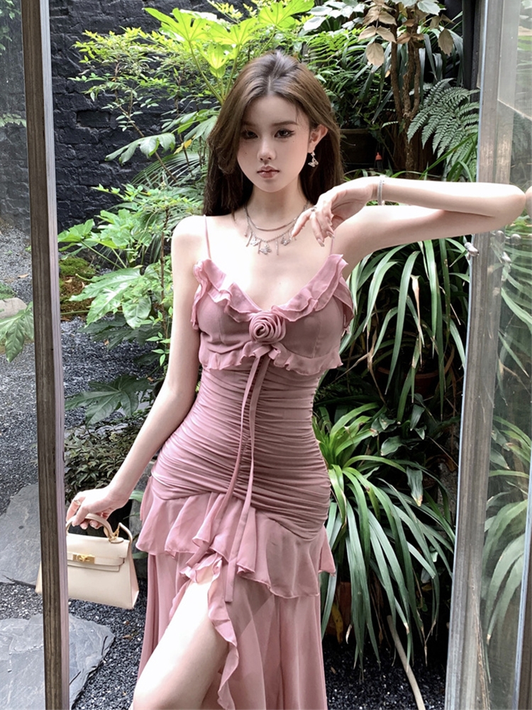 胖mm法式高级感褶皱吊带鱼尾连衣裙女夏大码性感气质度假风沙滩裙