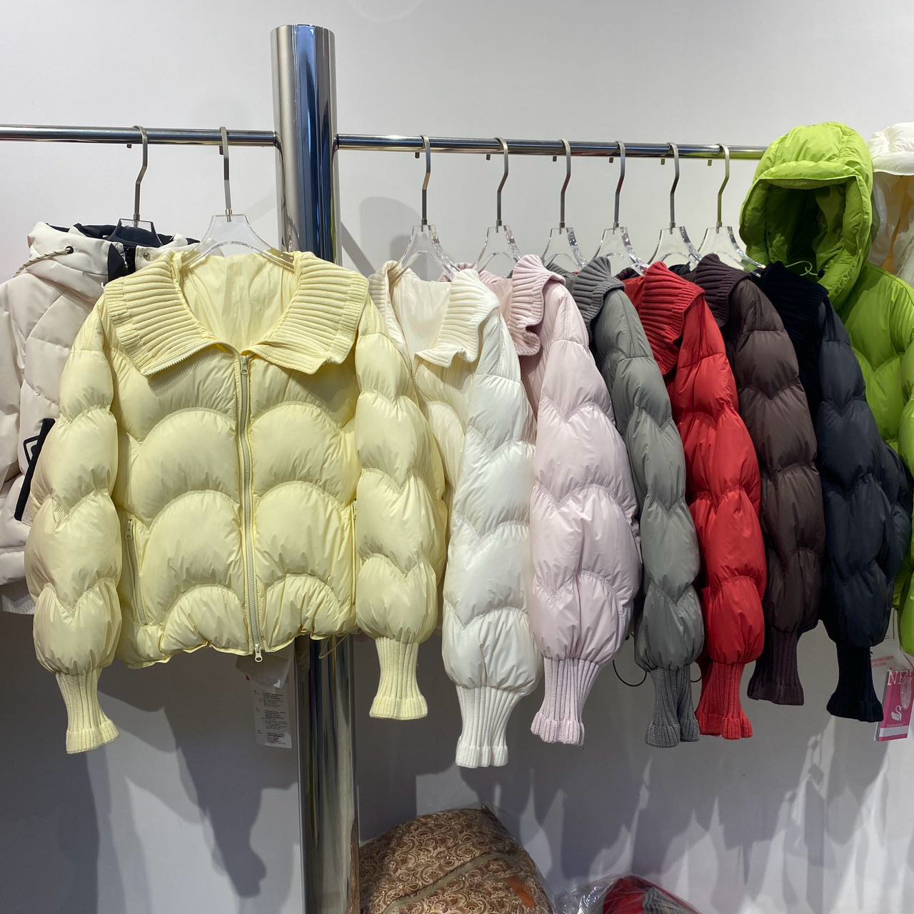 欧货针织拼接翻领羽绒服短外套女冬2026新款保暖白鸭绒面包服上衣