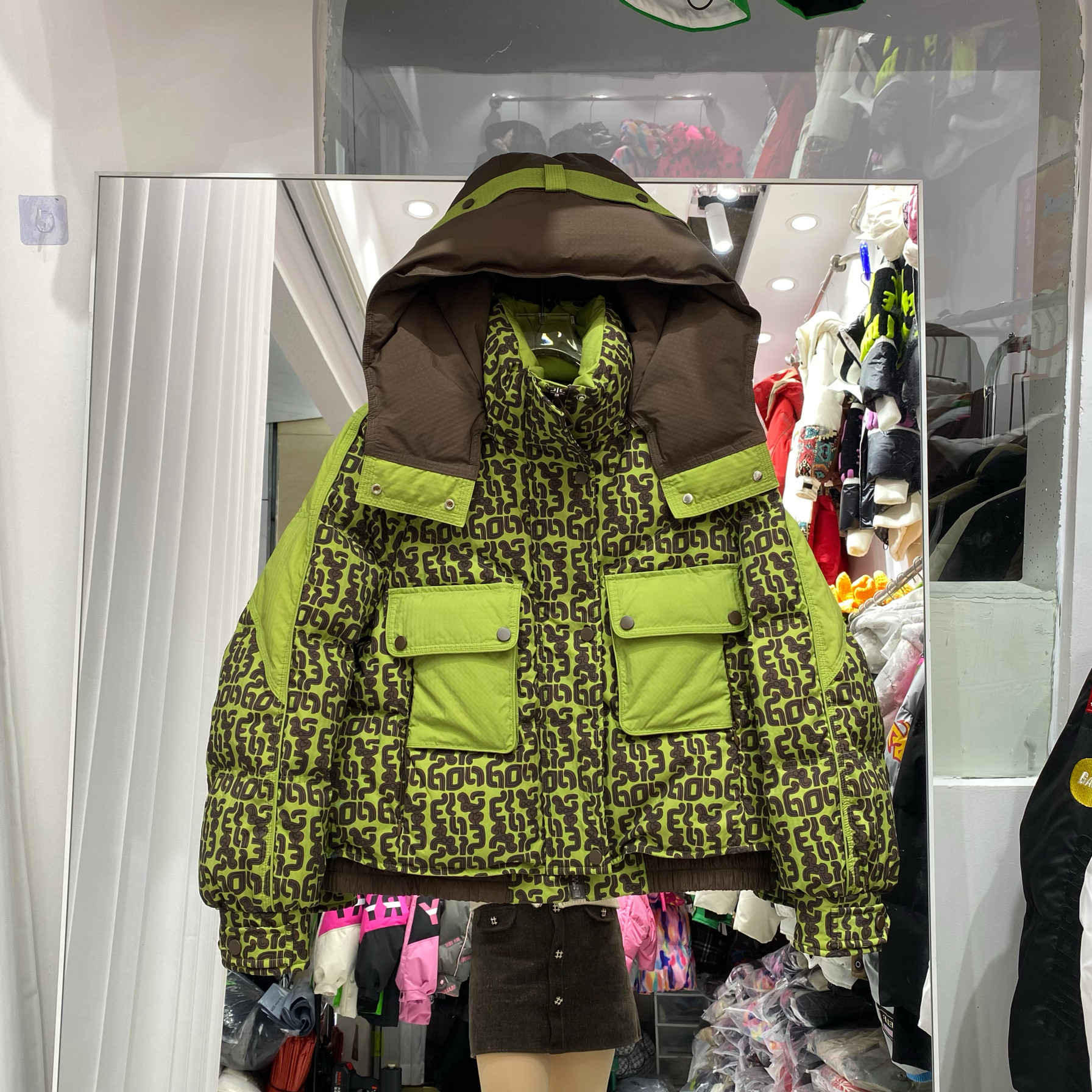 潮牌绿色印花拼色设计感小众高端羽绒服女短款加厚冬季白鸭绒外套