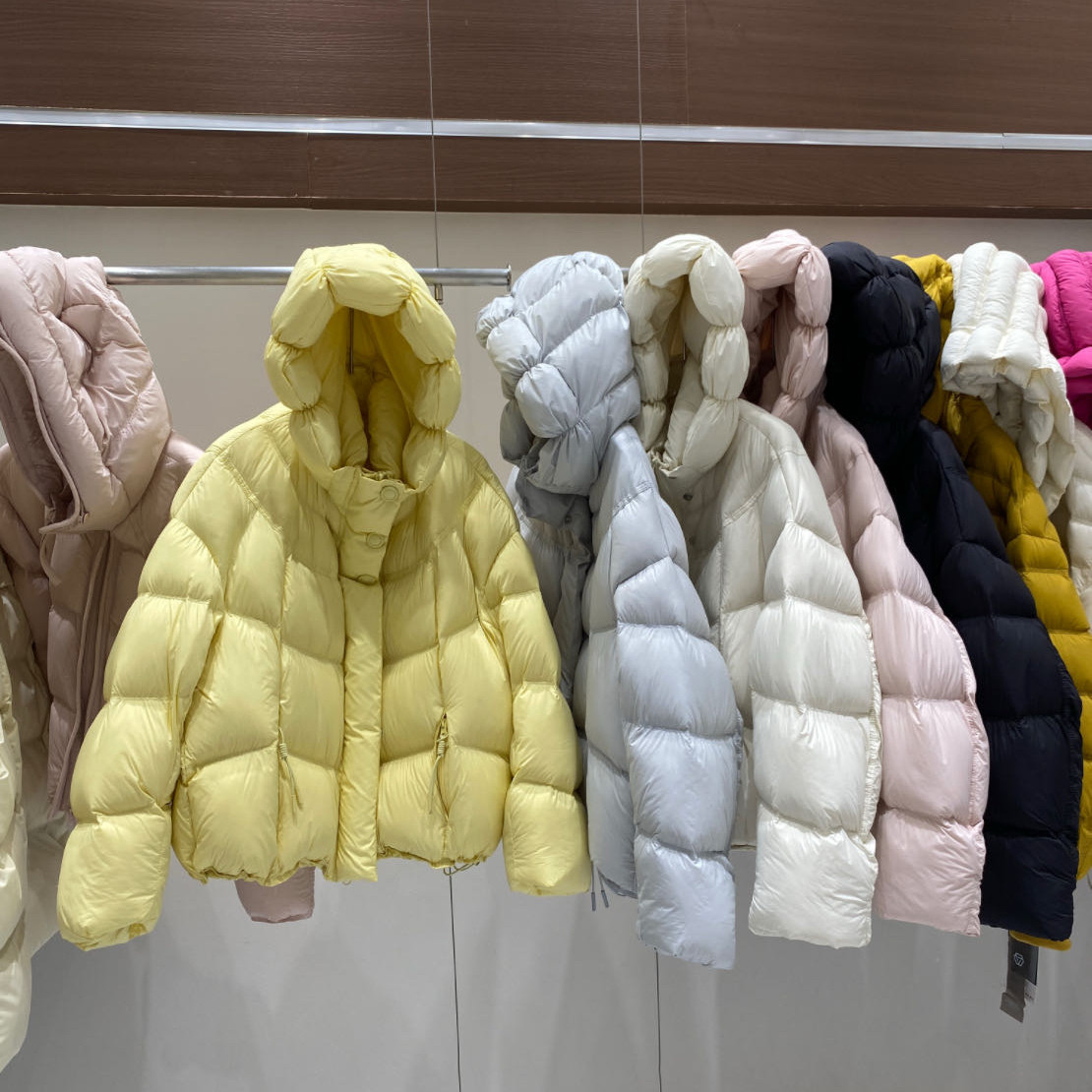 新国标90白鸭绒女短款云朵泡芙加厚连帽羽绒服小个子冬面包服外套