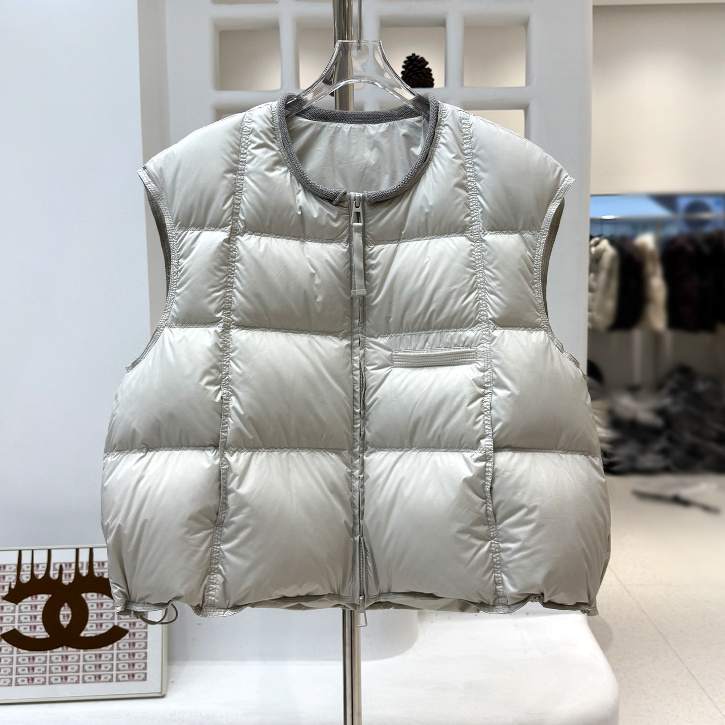 百搭时尚圆领羽绒服马甲女秋冬季新款休闲上衣白鸭绒短款背心外套