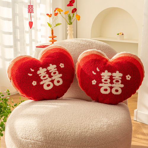 客厅沙发喜庆婚房布置爱心一对抱枕红色结婚靠枕靠垫床上卧室创意