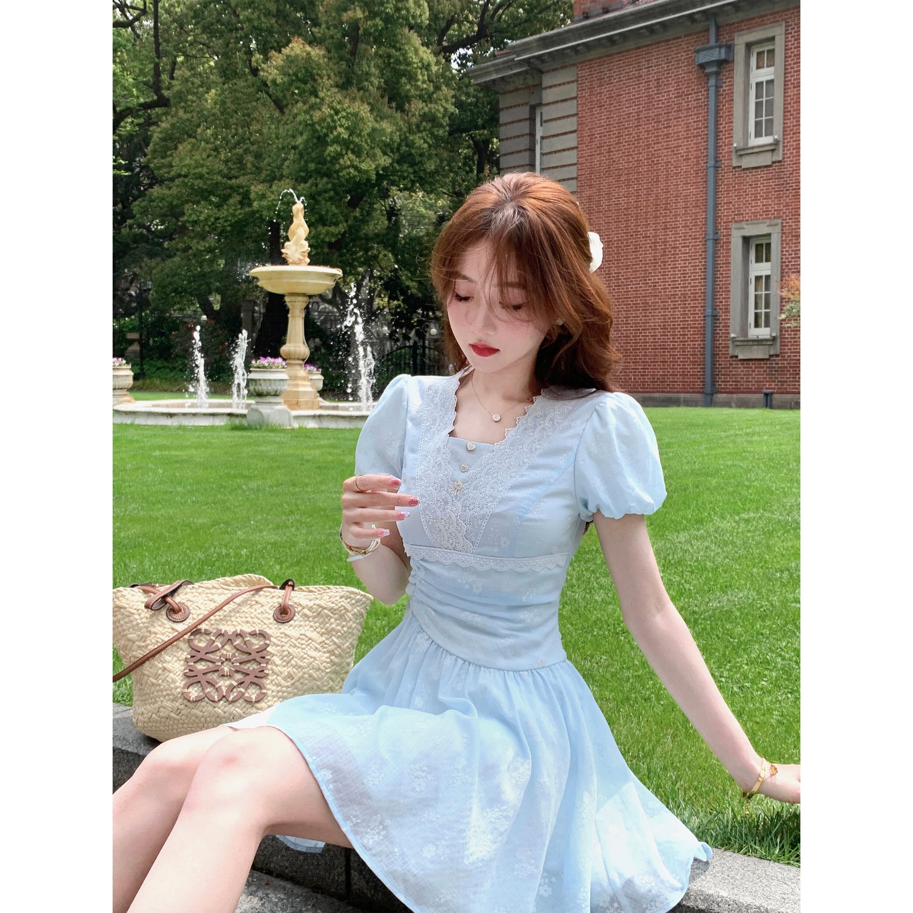 冰蓝麽麽茶/蓝色法式温柔碎花连衣裙夏高级感泡泡袖收腰显瘦短裙