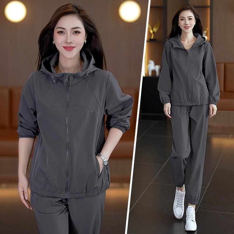 运套装女春秋新袖款品牌妈妈减龄长卫衣连动帽休闲服9646482三件