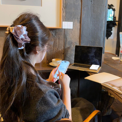 感觉至上高级缎面褶皱花边香蕉夹