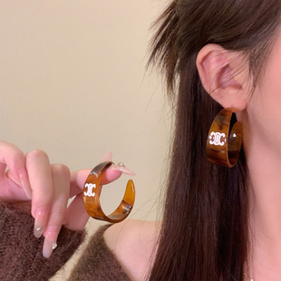 时髦高级感凯旋门琥珀色树脂C圈耳环女轻奢气质耳钉巨好看耳饰