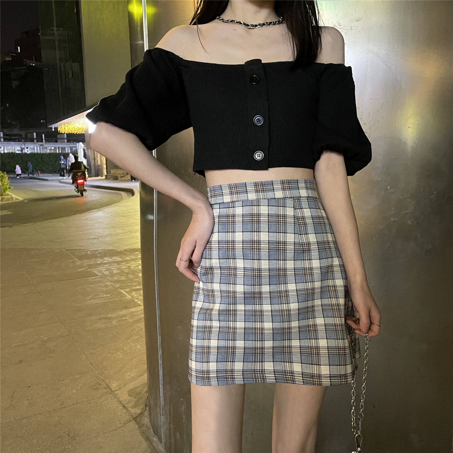實價實拍炸街氣質一字領上衣女+格子半身裙兩件套女