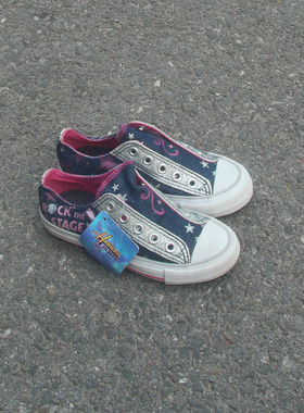 满2包邮8.31瑕疵女童低帮中间松紧一脚蹬平底休闲帆布鞋