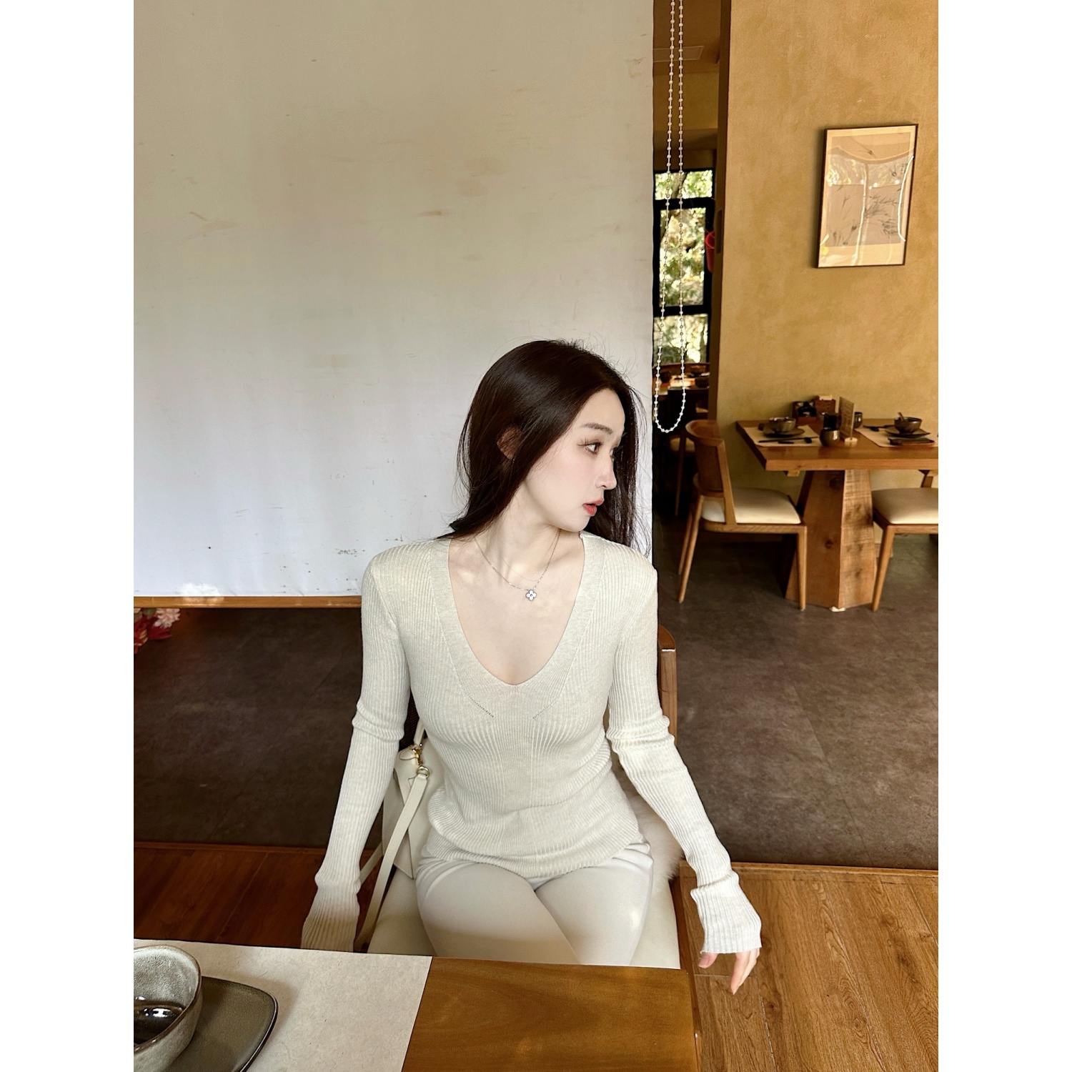 【Dear zhazha】纯欲修身燕麦色大V领长袖针织打底衫