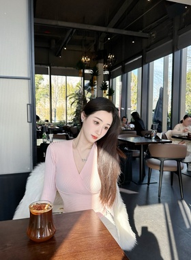 【Dear zhazha】姐系天菜~纯欲修身粉色大V领交叉收腰针织衫上衣