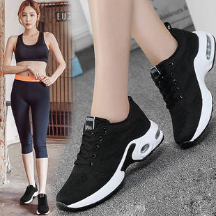 女装运动波鞋百搭闰月2024新款黑色秋季球鞋女士妈妈老北京布鞋夏