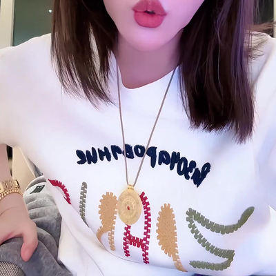 欧货小众彩色字母绣花圆领短袖上衣宽松减龄T恤女潮2024冬季新款